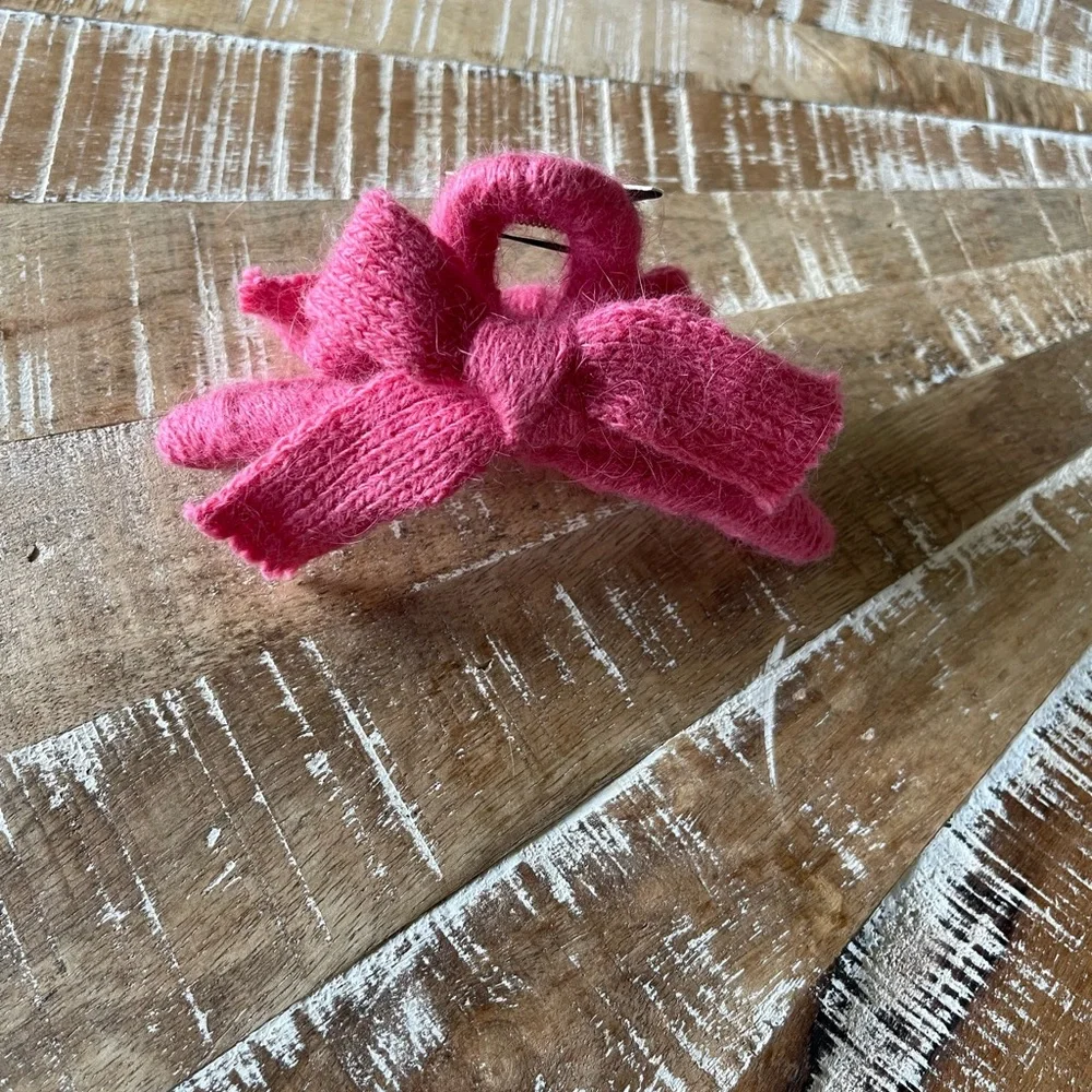 New🌟Anthropologie-Sweet  knitted bowknot clip